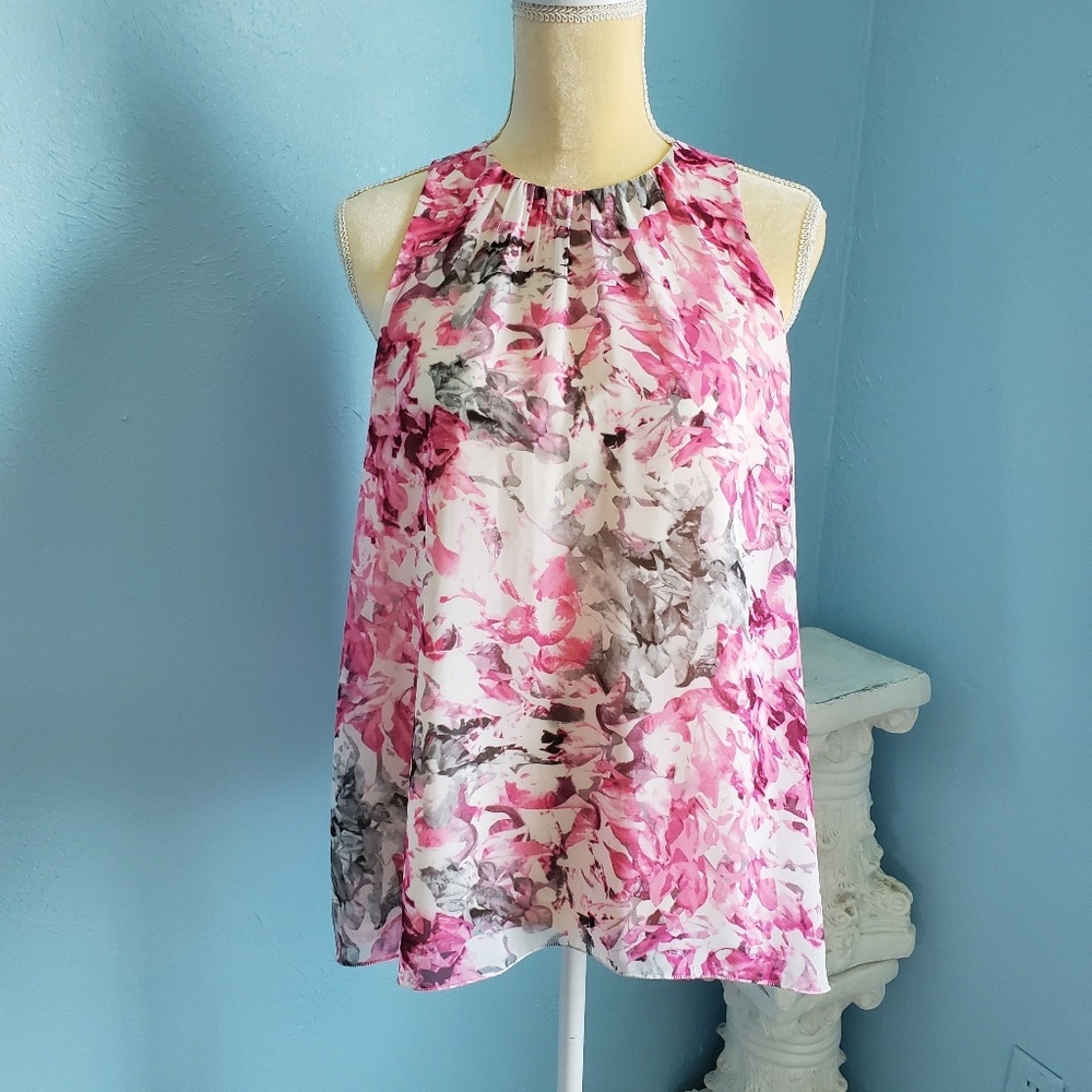 Vince Camuto sleeveless floral blouse/top A94